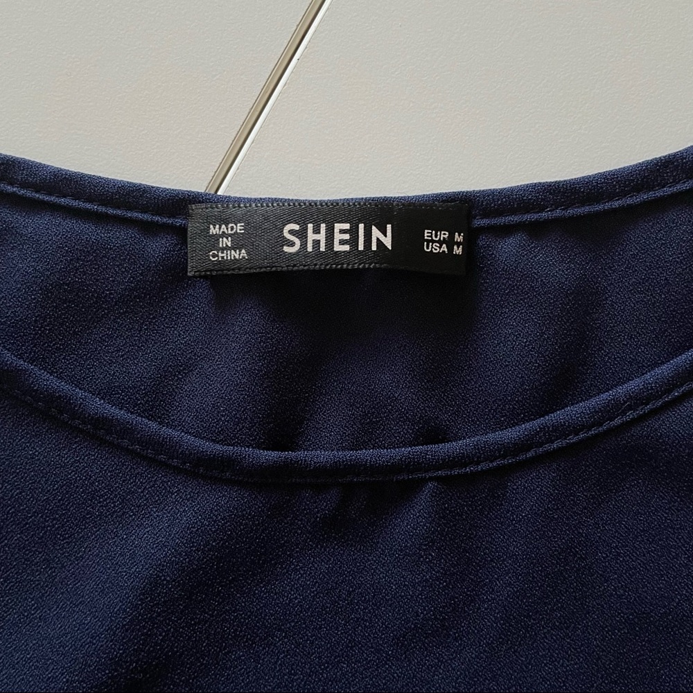 blue patterned top - Picture 3 of 4